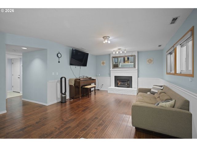8020 Sw GEARHART Dr, Beaverton, OR 97007