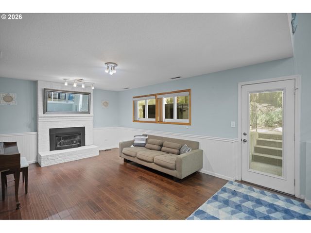 8020 Sw GEARHART Dr, Beaverton, OR 97007