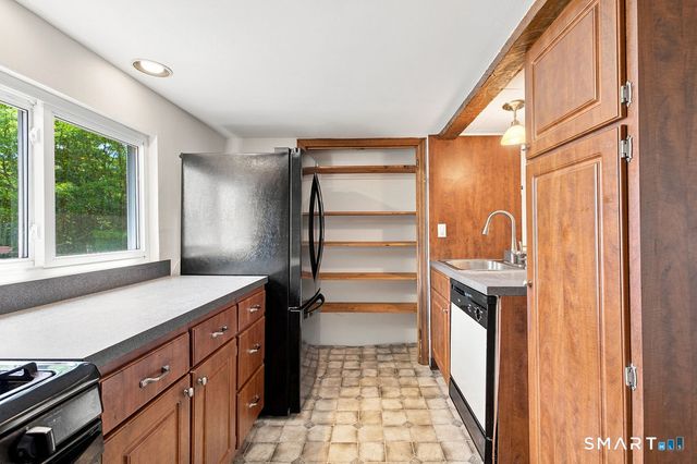 176 Stonehouse Road, Trumbull, CT 06611