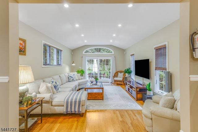 38 Hilltop Ter, Chatham Twp., NJ 07928