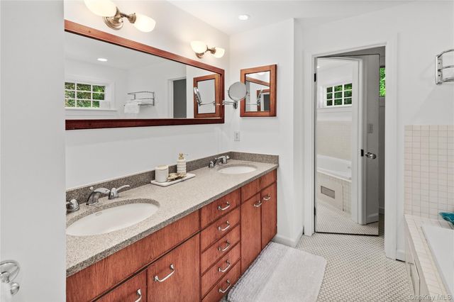 197 Hog Creek Road, East Hampton, NY 11937