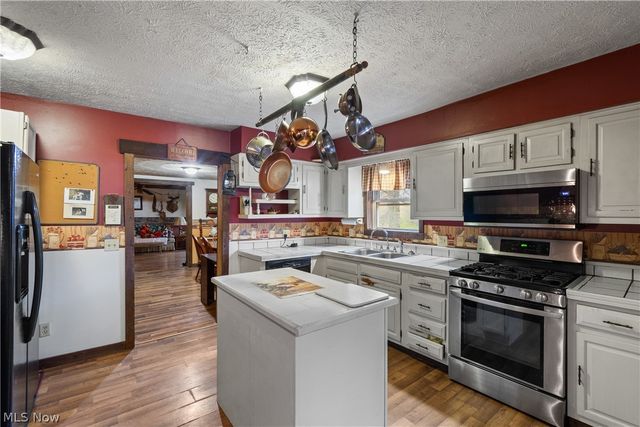 2377 Greensburg Road, North Canton, OH 44720