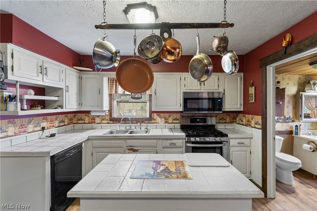 2377 Greensburg Road, North Canton, OH 44720