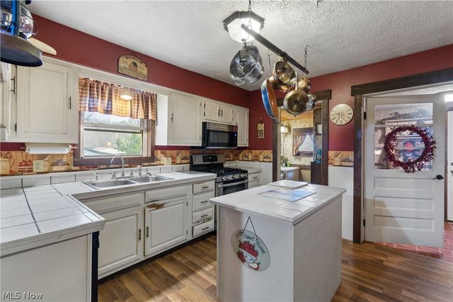 2377 Greensburg Road, North Canton, OH 44720