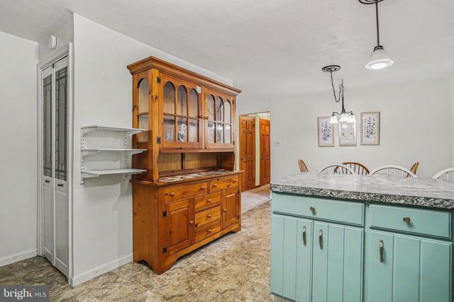 12 GREENBRIAR DR, York, PA 17407