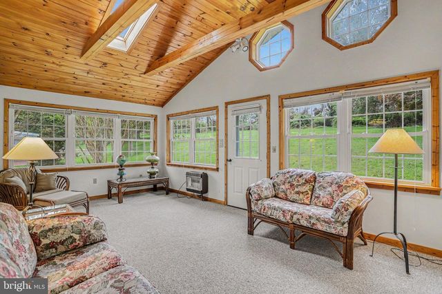 12 GREENBRIAR DR, York, PA 17407
