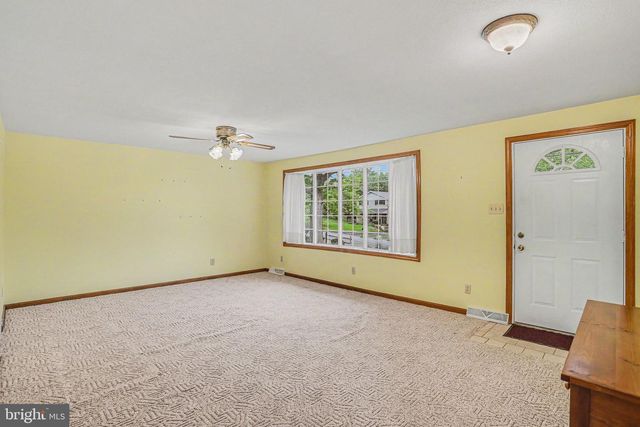 12 GREENBRIAR DR, York, PA 17407