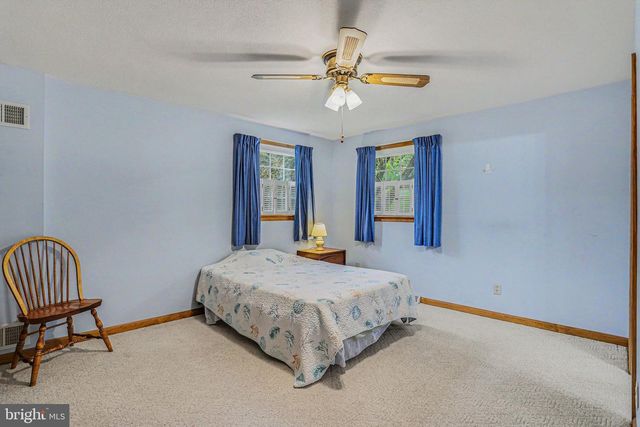 12 GREENBRIAR DR, York, PA 17407