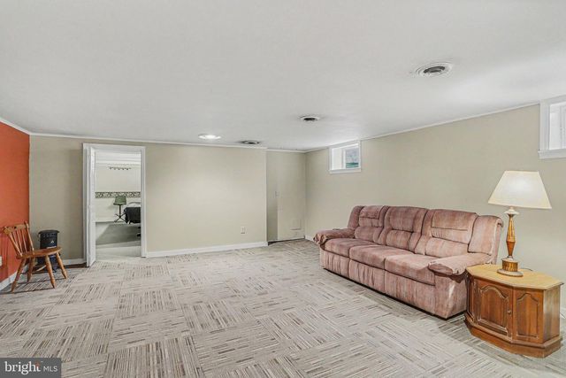 12 GREENBRIAR DR, York, PA 17407