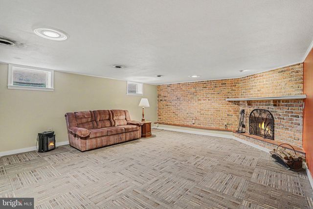 12 GREENBRIAR DR, York, PA 17407