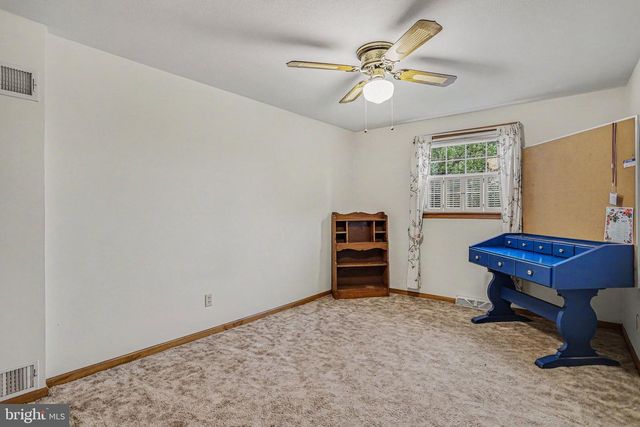 12 GREENBRIAR DR, York, PA 17407