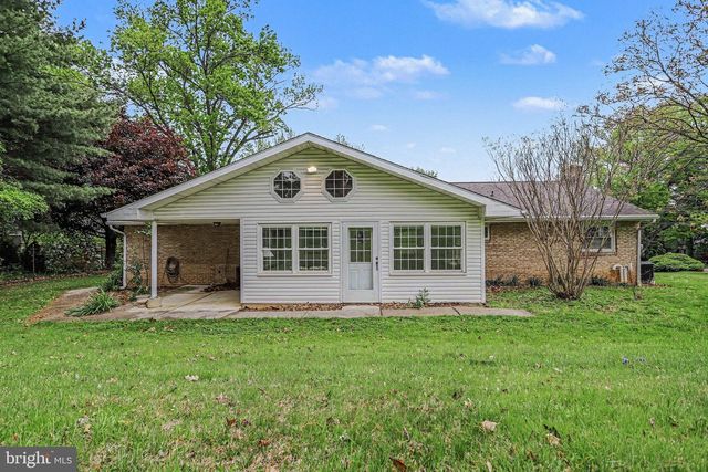12 GREENBRIAR DR, York, PA 17407