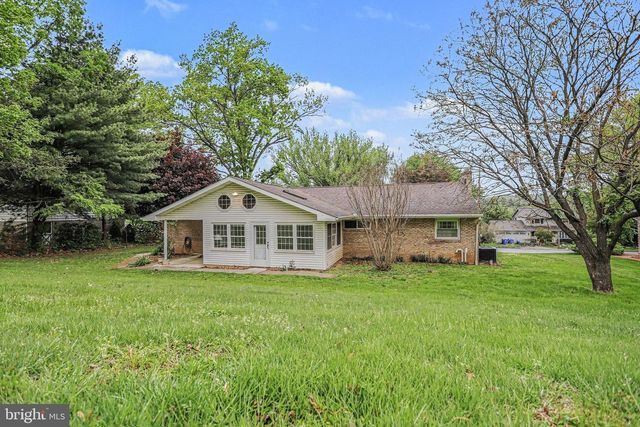 12 GREENBRIAR DR, York, PA 17407