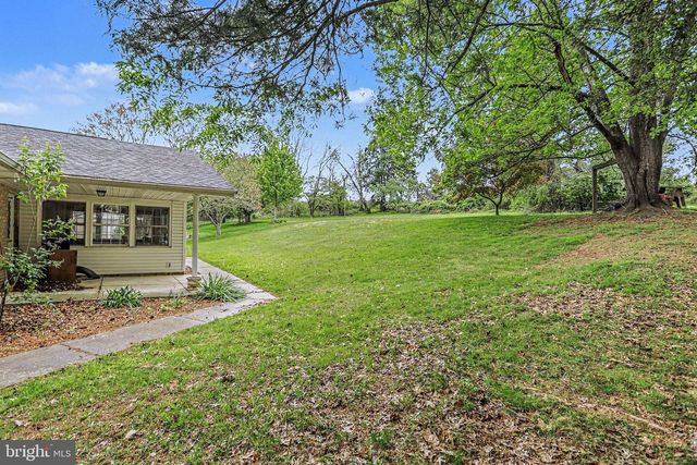 12 GREENBRIAR DR, York, PA 17407