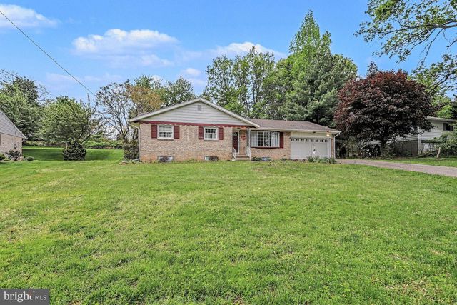 12 GREENBRIAR DR, York, PA 17407