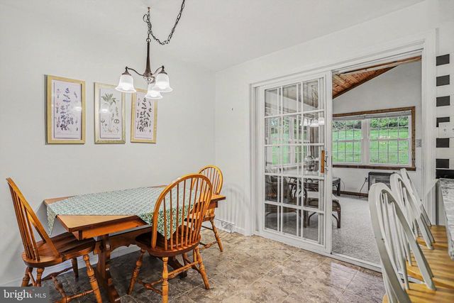 12 GREENBRIAR DR, York, PA 17407