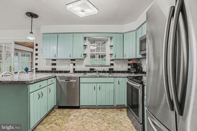 12 GREENBRIAR DR, York, PA 17407