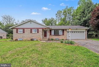 12 GREENBRIAR DR, York, PA 17407