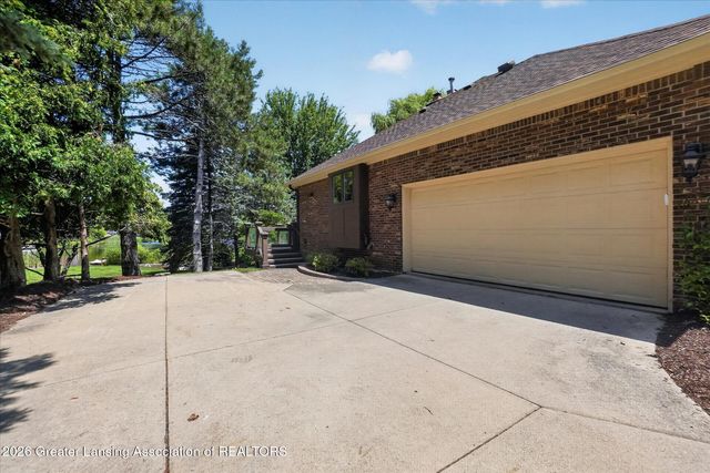 6270 Pine Hollow Drive, East Lansing, MI 48823