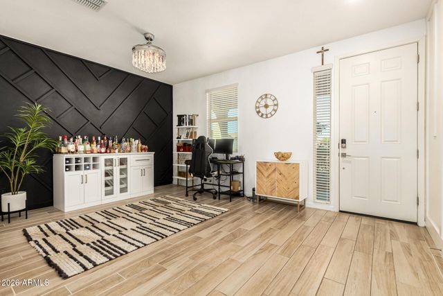 12475 W PALMAIRE Avenue, Glendale, AZ 85307