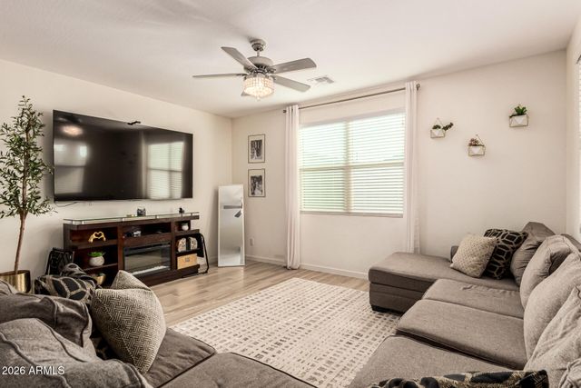 12475 W PALMAIRE Avenue, Glendale, AZ 85307