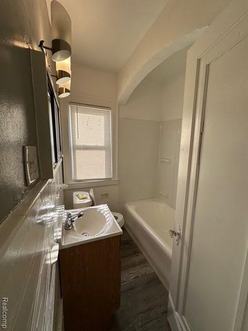 2325 Kendall Street, Detroit, MI 48238