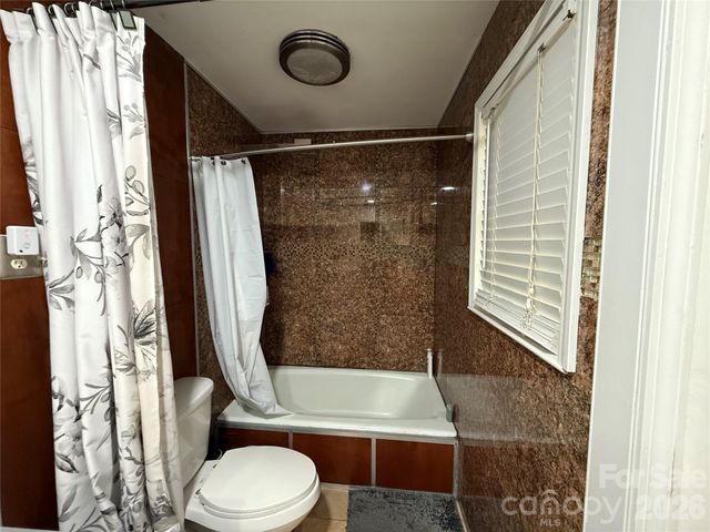 1130 16th Avenue NW, Hickory, NC 28601