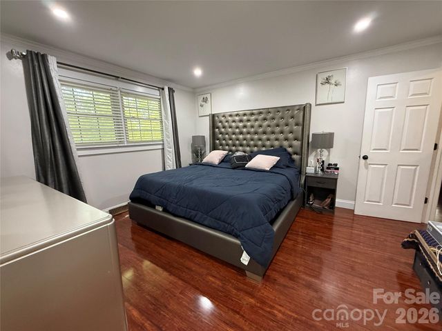 1130 16th Avenue NW, Hickory, NC 28601