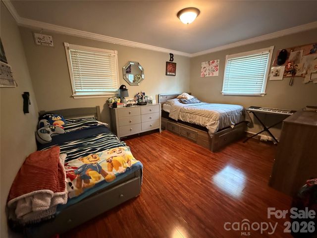 1130 16th Avenue NW, Hickory, NC 28601