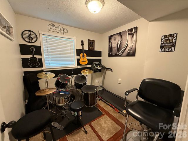 1130 16th Avenue NW, Hickory, NC 28601