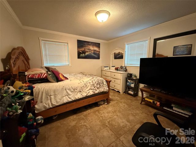 1130 16th Avenue NW, Hickory, NC 28601