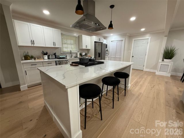 1130 16th Avenue NW, Hickory, NC 28601