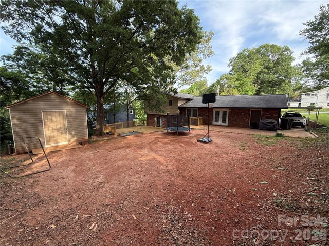 1130 16th Avenue NW, Hickory, NC 28601