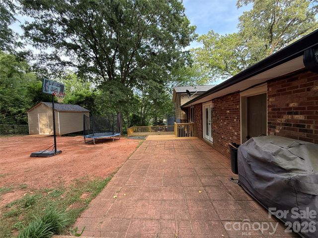 1130 16th Avenue NW, Hickory, NC 28601