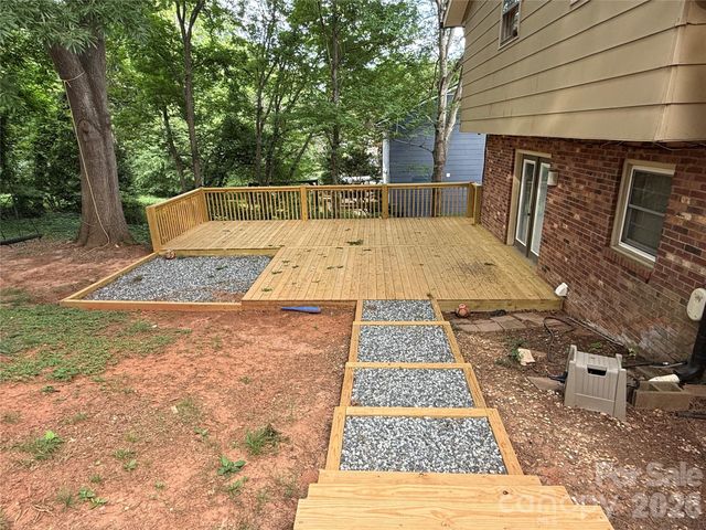 1130 16th Avenue NW, Hickory, NC 28601