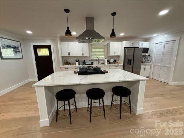 1130 16th Avenue NW, Hickory, NC 28601