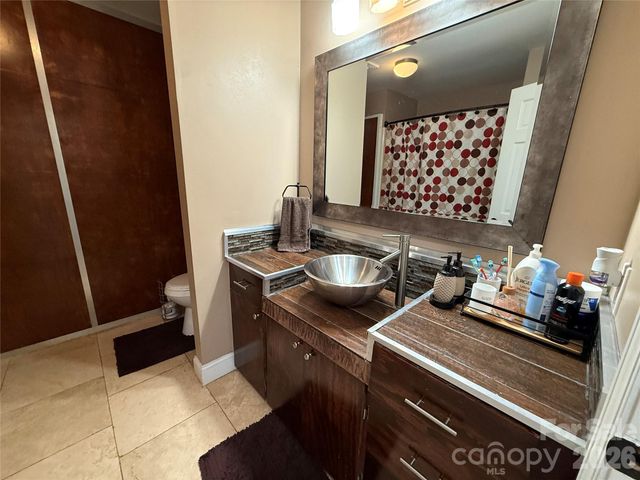 1130 16th Avenue NW, Hickory, NC 28601
