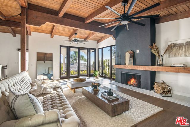 9265 Thrush Way, Los Angeles, CA 90069