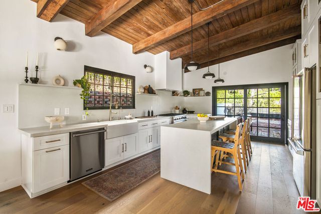 9265 Thrush Way, Los Angeles, CA 90069