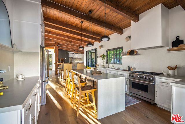 9265 Thrush Way, Los Angeles, CA 90069