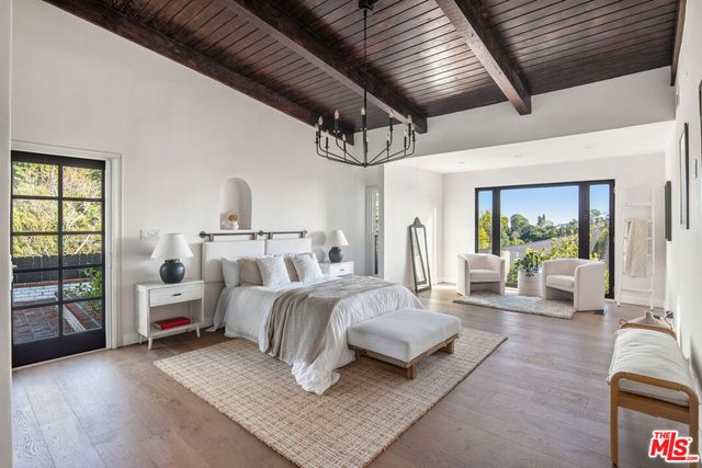 9265 Thrush Way, Los Angeles, CA 90069