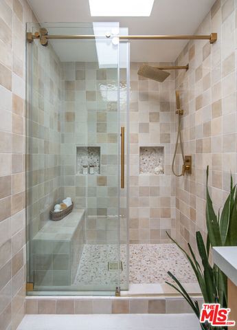 9265 Thrush Way, Los Angeles, CA 90069