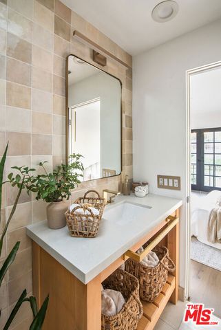 9265 Thrush Way, Los Angeles, CA 90069