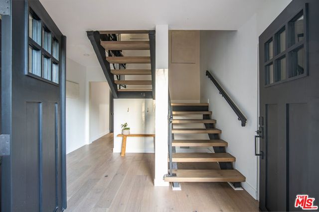 9265 Thrush Way, Los Angeles, CA 90069