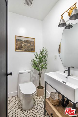 9265 Thrush Way, Los Angeles, CA 90069