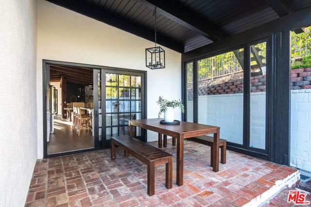 9265 Thrush Way, Los Angeles, CA 90069