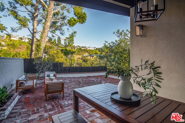 9265 Thrush Way, Los Angeles, CA 90069