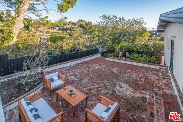 9265 Thrush Way, Los Angeles, CA 90069