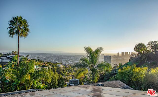 9265 Thrush Way, Los Angeles, CA 90069