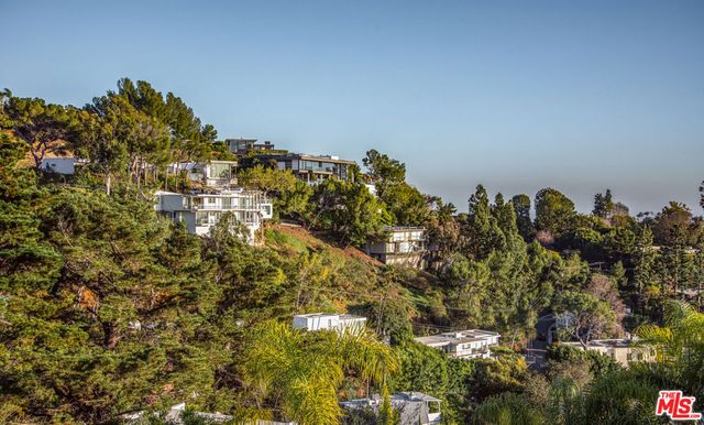 9265 Thrush Way, Los Angeles, CA 90069